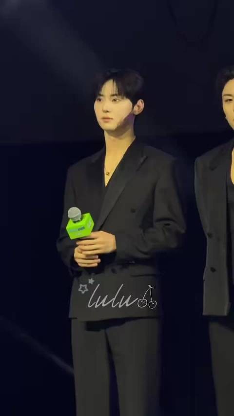 天生优越黄旼炫 260814 KCON LA 饭拍视频一则 LLLzl_0208