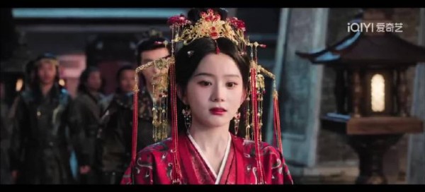 鹰王李乐君这对竟然是假意里掺着真心的cp路数
