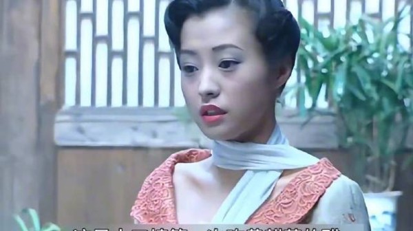 听到十三姨要结婚了，竟然把黄麒英被吓得伞都掉了！