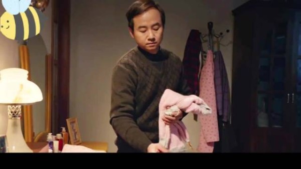 丈夫多年逐条留言给丧偶初中女同学，婚姻越界需边界感
