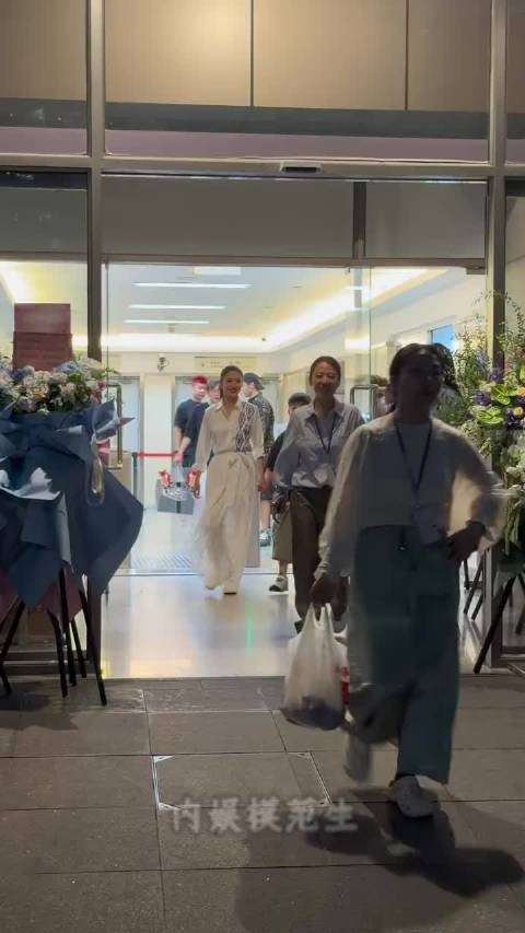 家人平安健康孩子茁壮成长确实才能安心工作,朵朵跟着妈妈也会很快乐的