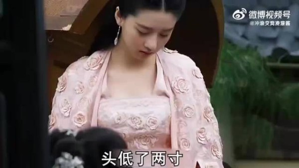 女孩入宫被别人瞧不起，没想到真实身份震惊所有人