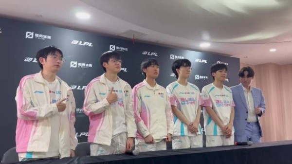 合影 blg对战we2026lpl最前线