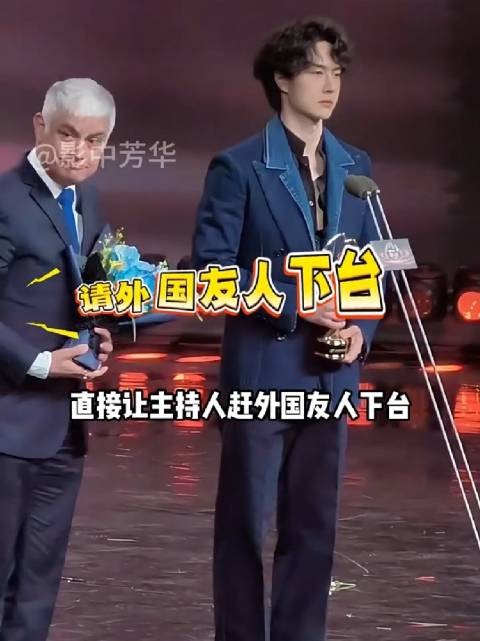 王一博眼神警告，吴京笑里藏刀，刘亦菲不让万茜玩手机
