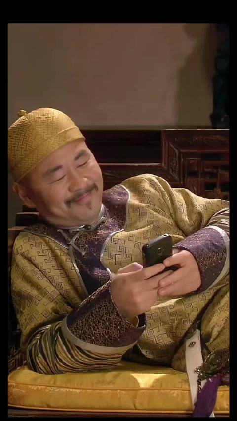 宫里来了个正太,靠扭腰吸引了很多娘娘 果然四爷也没躲过正太扭