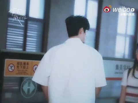 电影版偷偷藏不住男女主线下同框，射箭互动还原甜蜜