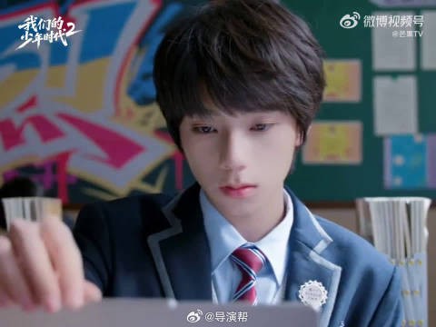 巧妙的碰拳转场，氛围感拿捏到位，完美诠释独属于少年的热血