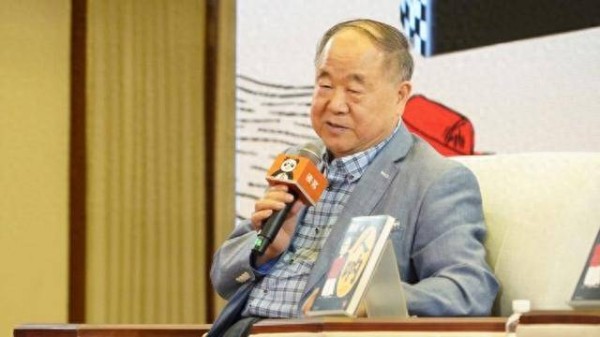 当71岁作家莫言对读者“比心”