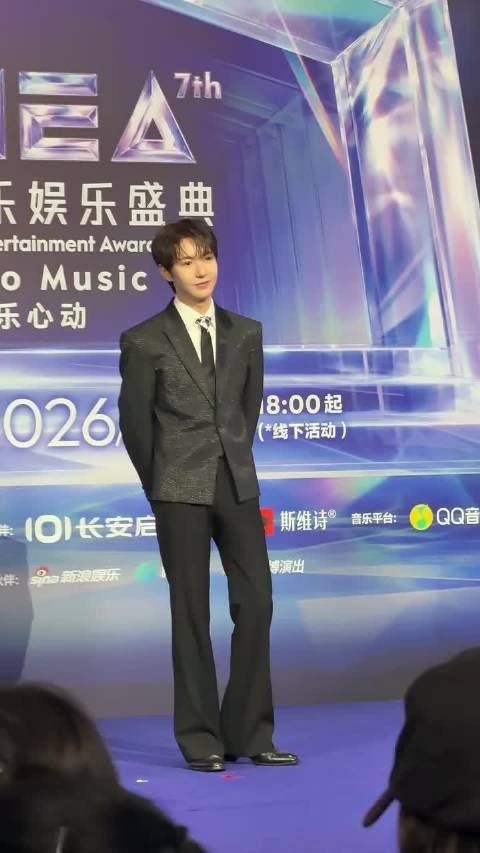 260816 今天的仁俊亮相盘靓条顺又很温文尔雅的小王子仁俊