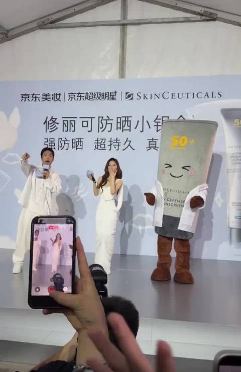 赵露思近距离怼脸状态，肉感确实回来了