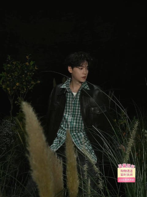 田栩宁半亩花田直播，三次换装演绎特工角色