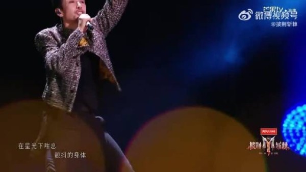 满江这个披哥初舞台《黑暗中舞蹈》帅爆了!