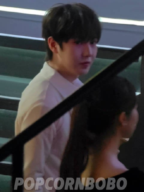 280816 TMEA 嗚嗚領完獎下台也超可愛揮揮的小笨蛋 感謝小鹿 拍到的揮手手