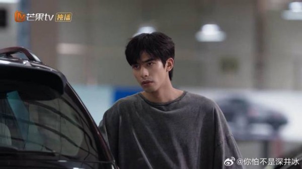 陈异找车行老板拿东西，看见苗靖在买车，秒懂她要常住
