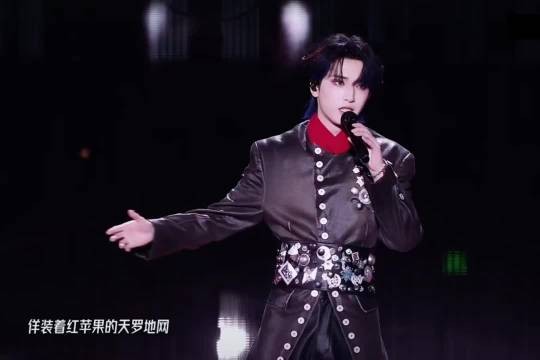 严浩翔22岁生日乖巧回复兄弟祝福