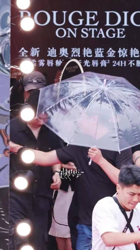 邓为粉丝发布角色相关动态，提及殷戈止苏易水等