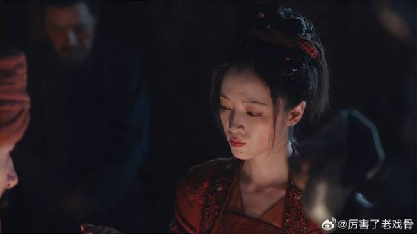 祠堂不能住人，下秒小伙拿出金饼，女店主秒变脸！