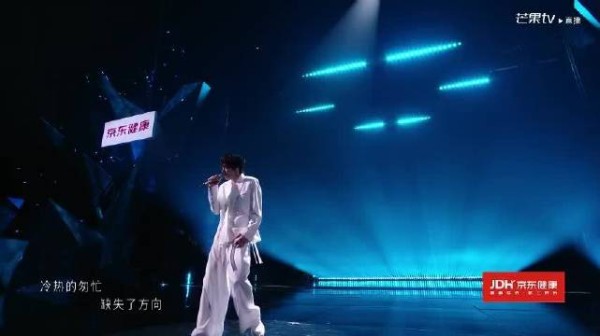 管健嘉晨舞台唱功获赞，私下性格真诚圈粉