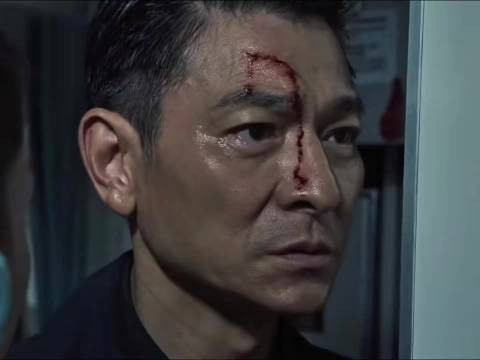 刘德华宝刀未老，与死神擦肩而过，万米高空与匪徒搏斗