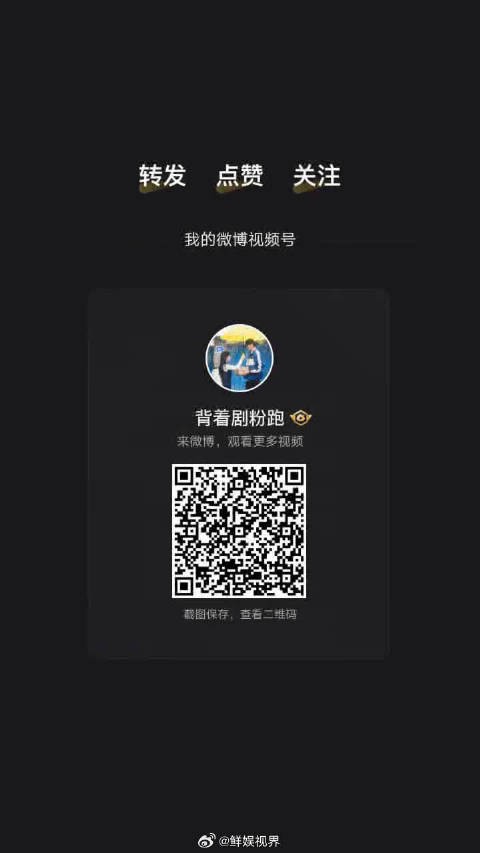 看着有点揪心，张凌赫蹲下和粉丝合照，起身膝盖不适，养护腿部千万不能大意