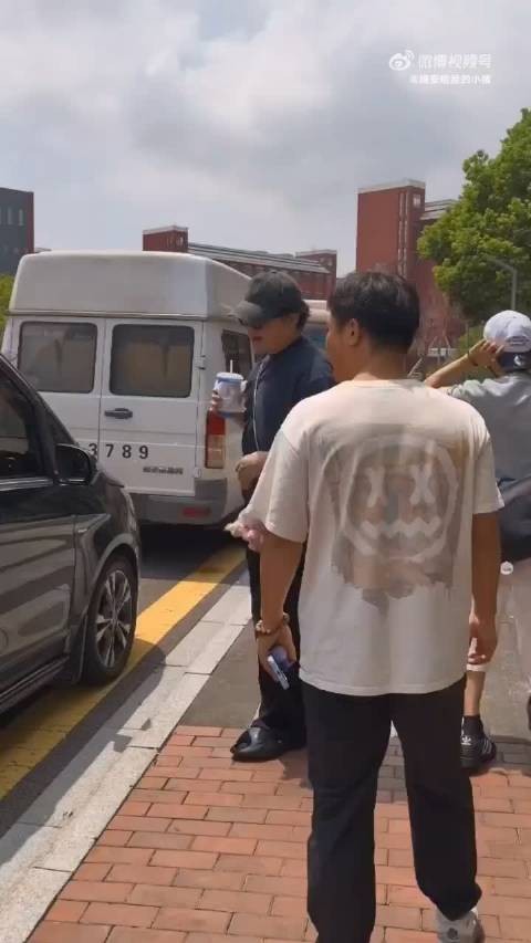 张康乐已正式进组现偶《逐夏》，8.18宁波开机，这次化身清冷理科天才迟曜…