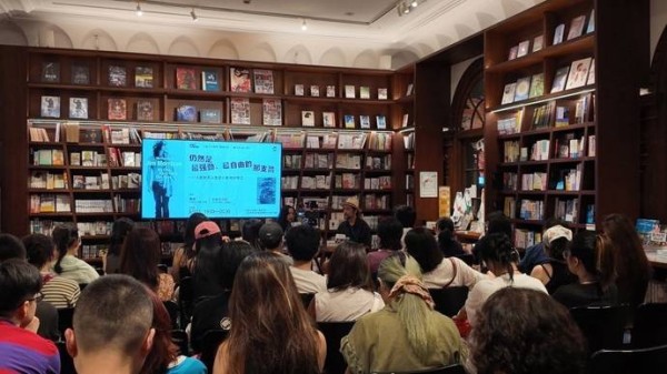 那支飞向永恒的箭：时隔十八年，重读《此地无人生还》