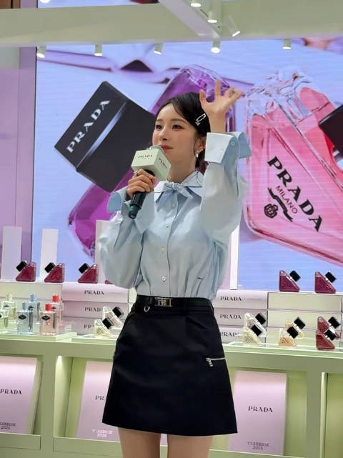 又一次360度全方位的挥手的姐姐
