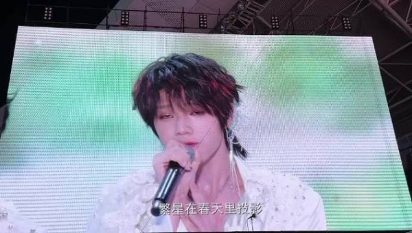 在盛夏迎来了一场浪漫春雪又诞生一个值得反复观看的四代纯唱舞台