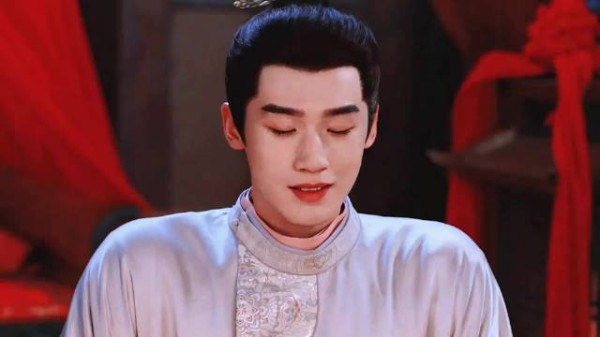 小沈大人真的好可爱啊,被严馥之治的服服帖帖!