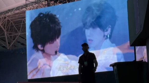 左奇函杨博文五公合作《骨骼谢幕》演绎全新风格！