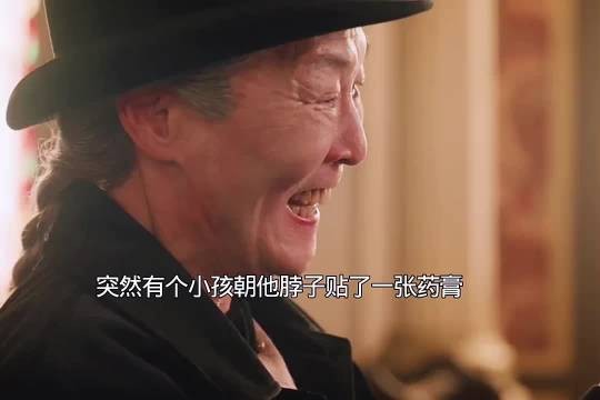 张启山让一个孩子朝他脖子上贴了一张药膏,将他拿下问话 九门