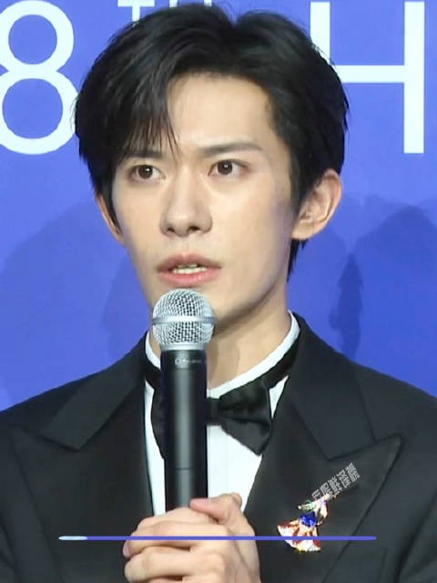 在百花奖后台采访感谢粉丝和《小小的我》剧组！