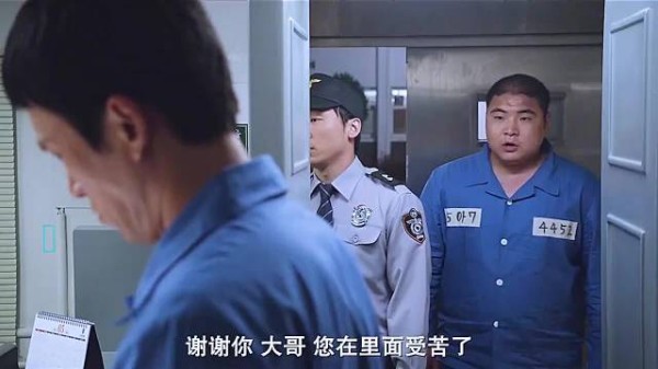 黑老大狱中17年，出狱后清理所有叛徒