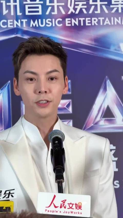 陈伟霆手握三平台爆剧男主，单口相声逗趣不停