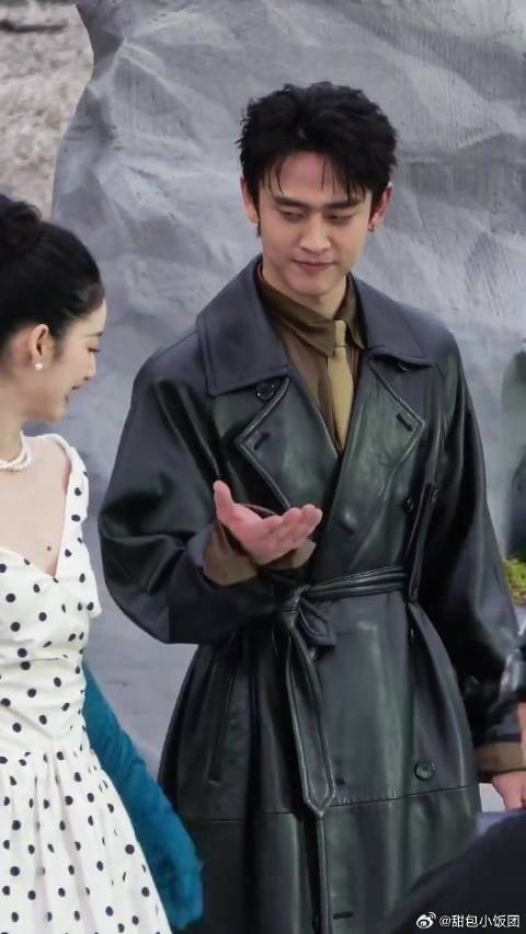 当我大声呐喊牵手后就会得到这一幕！明星现场