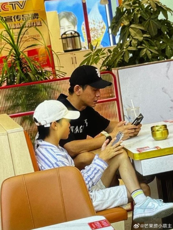 乔振宇12岁儿子近照曝光！完美复刻爸爸侧脸轮廓