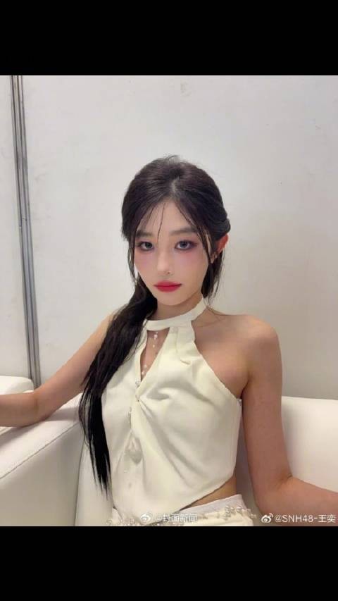 丝芭曾与多个艺人产生解约纠纷