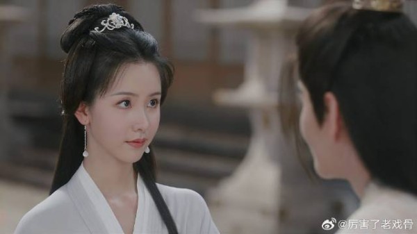 李莲花院中再见乔婉娩 瞬间想要逃避，下秒看到扎心一幕