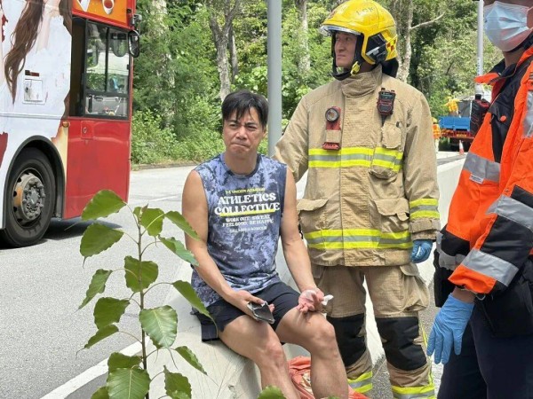 突发!TVB《爱回家》绿叶艺人崔锦棠遇车祸,受轻伤送院,对方司机一度昏迷