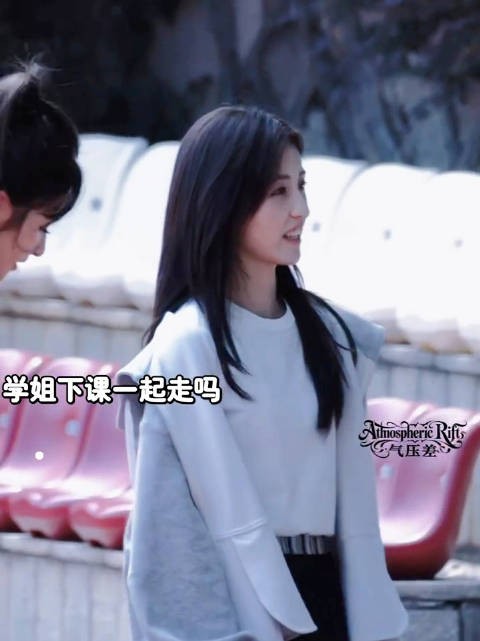 张子枫《河清海晏》路透，完全女大来的，小唐学姐好美
