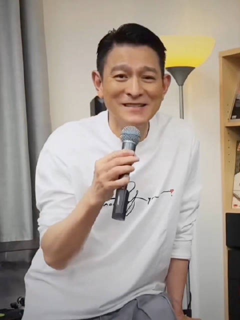 64岁再度开唱，你听过吗？