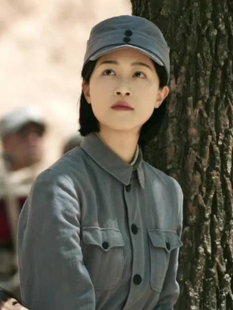 蓝盈莹说被妈妈撕掉上戏附中通知书，现在演技真的很不错，剧抛脸演什么像什么