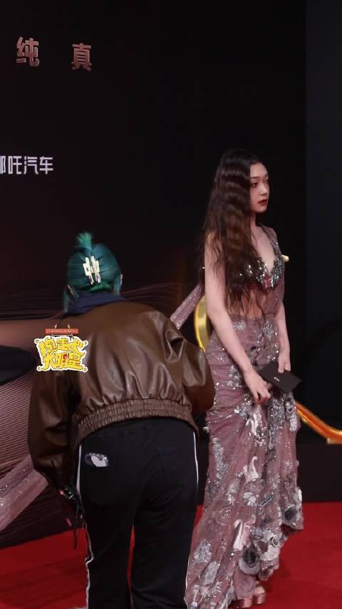 希里娜依高活动直拍全程 属实是人美歌甜