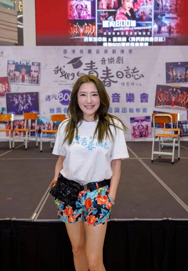 香港知名女星60岁不言退休,原本只演10场,如今喊话演到90岁