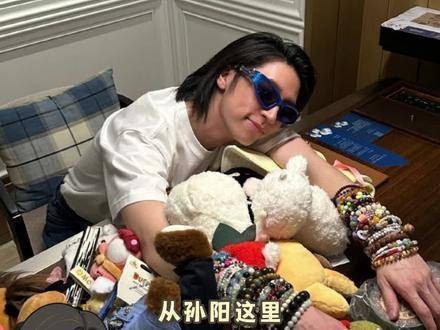 孙阳散发出一种沉静如水的情绪力量,内核坚如磐石