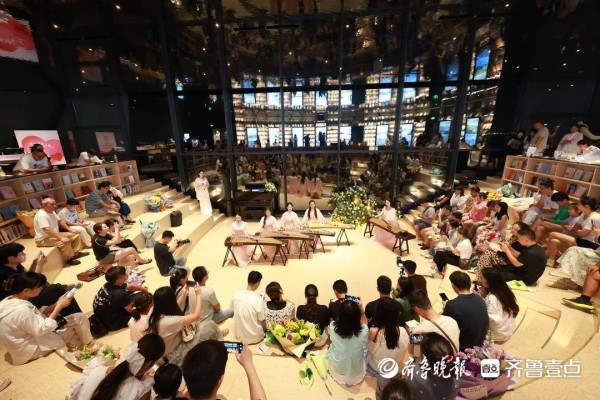 山海相守，时光永恒！鲁渝新人在时光塔上聆听“爱的永恒”音乐会
