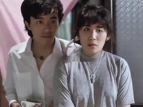 吴君如周星驰《望夫成龙》片段，妹妹劝爸喝茶认女婿