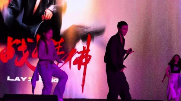 张艺兴与粉丝舞蹈PK,贝壳实力获赞