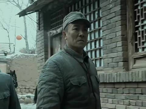 经典抗战剧《亮剑》 名场面老李扣押楚云飞一个营的装！