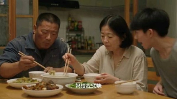 孩子的长大从来不是慢慢来的,往往就是那一眼、那一瞬间